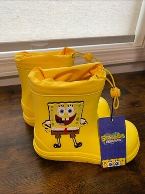 SpongeBob Bright Yellow Rain Boots with Drawstring Top NWT Youth size 35 (3.5)